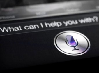 Apple обвиняют в краже Siri